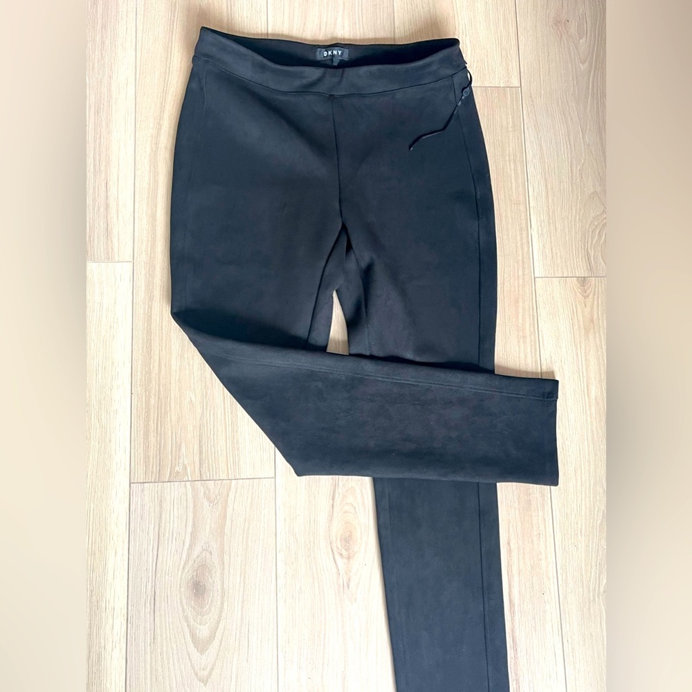 New DKNY pants size M